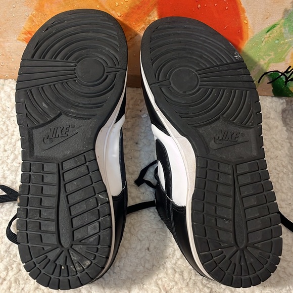 NIKE Women’s Black and White Sneakers 👟 - Picture 4 of 7